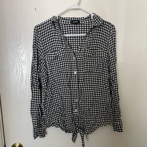 Jones New York || Black & White Checkered Button-Up Shirt